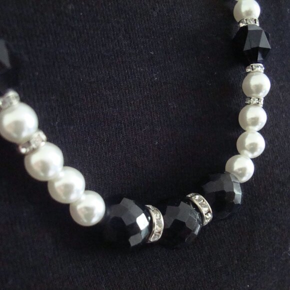 Earrings & Necklace Set Faux Pearls Black Beads Diamante Spacers Classic - Picture 6 of 8